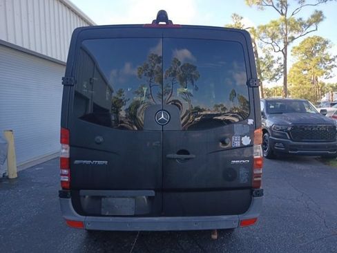 Used 2017 Mercedes-Benz Sprinter 2500 image 4