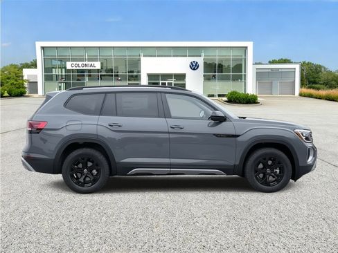 New 2026 Volkswagen Atlas Peak Edition image 6