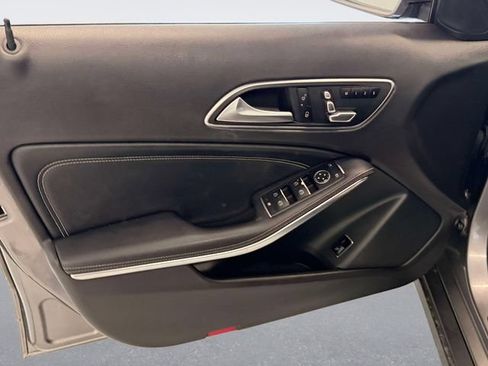 Used 2018 Mercedes-Benz GLA 250 4MATIC w/ Premium Package image 15