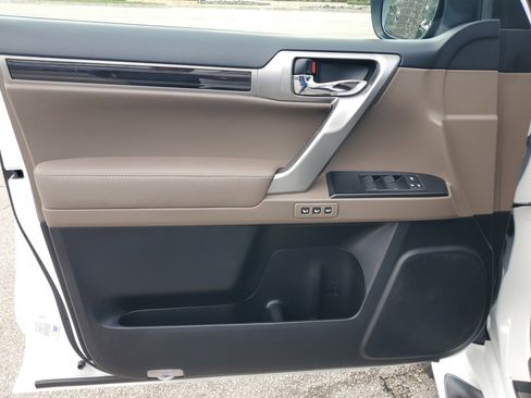 Used 2022 Lexus GX 460 Premium w/ Accessory Package image 31