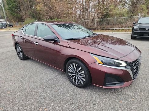 Used 2024 Nissan Altima 2.5 SV image 7