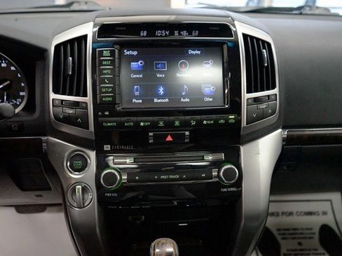 Used 2013 Toyota Land Cruiser image 8