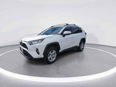 Used 2021 Toyota RAV4 XLE image 4
