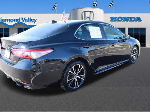 Used 2019 Toyota Camry SE FWD image 6