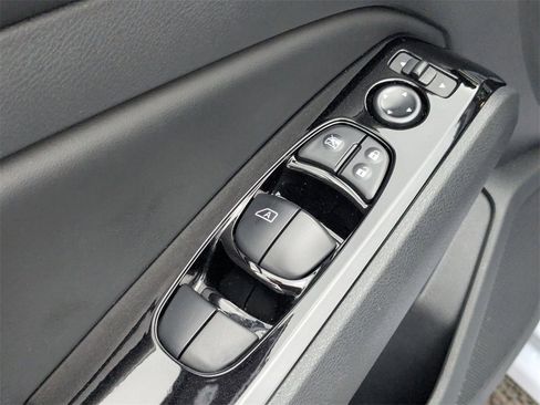 Used 2025 Nissan Altima 2.5 SR image 15