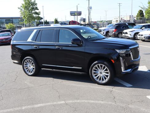Used 2024 Cadillac Escalade Premium Luxury AWD/4WD image 2