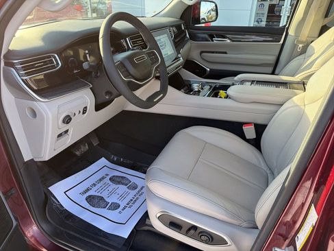 Used 2022 Jeep Wagoneer Series III w/ Premium Group I image 15