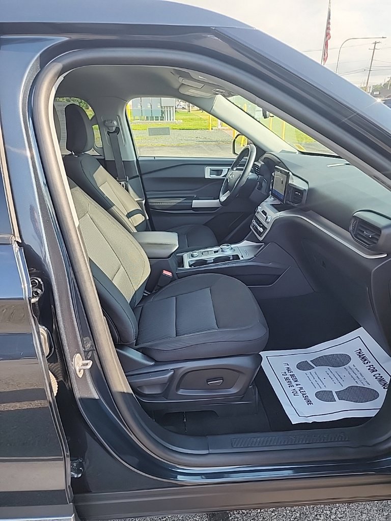 Used 2023 Ford Explorer XLT AWD/4WD image 10