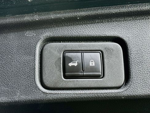 Used 2025 Nissan Pathfinder SL FWD image 29