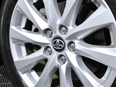 Used 2019 Toyota Camry LE image 29