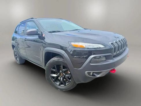 Used 2014 Jeep Cherokee Trailhawk w/ Leather Interior Group AWD/4WD image 2