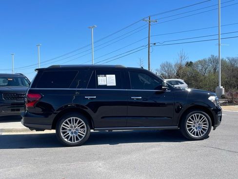 Used 2022 Ford Expedition Limited image 8