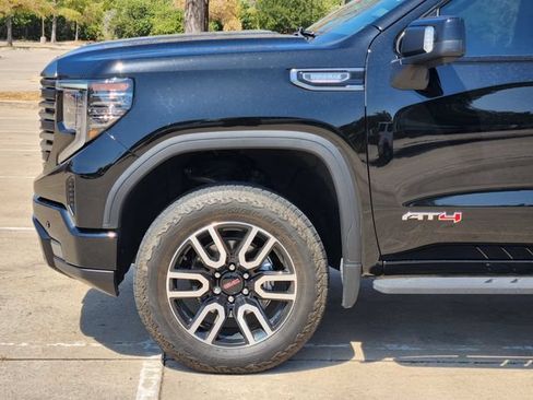 Used 2023 GMC Sierra 1500 AT4 w/ AT4 Premium Package AWD/4WD image 8