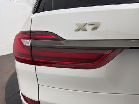 Used 2021 BMW X7 M50i image 12