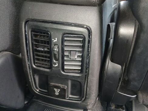 Used 2021 Jeep Grand Cherokee Altitude image 17