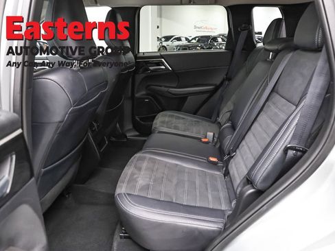 Used 2025 Mitsubishi Outlander SE AWD/4WD image 23
