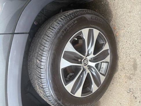 Used 2021 Toyota Highlander XLE image 5