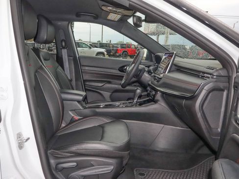 Used 2026 Jeep Compass Trailhawk AWD/4WD image 22