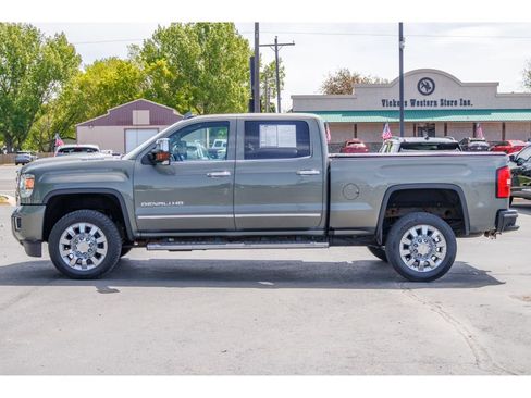Used 2018 GMC Sierra 2500 Denali w/ Duramax Plus Package AWD/4WD image 6