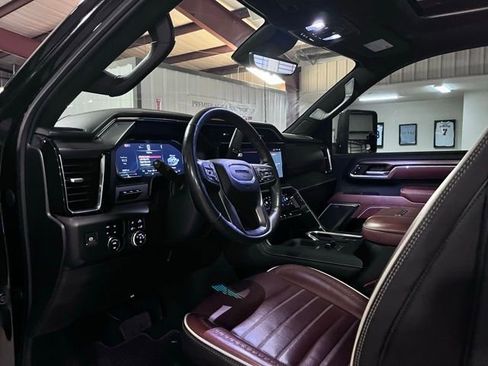 Used 2024 GMC Sierra 2500 Denali Ultimate AWD/4WD image 11