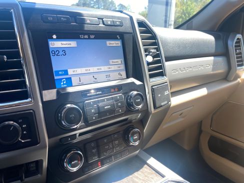 Used 2017 Ford F250 Lariat w/ Tow Technology Bundle image 9