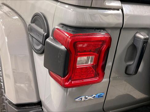 Used 2023 Jeep Wrangler Sahara w/ Cold Weather Group image 33