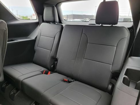 Used 2023 Chevrolet Traverse LT w/ LPO, Floor Liner Package FWD image 22