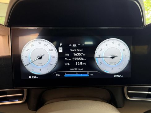 Used 2025 Hyundai Elantra SEL FWD image 36