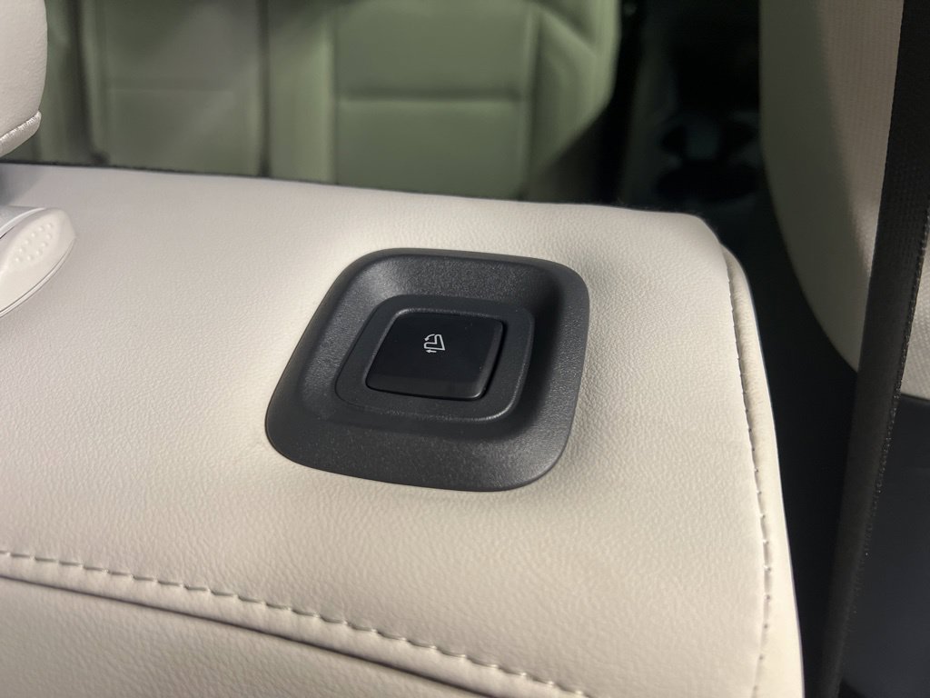 New 2026 Lincoln Navigator Premiere AWD/4WD image 26