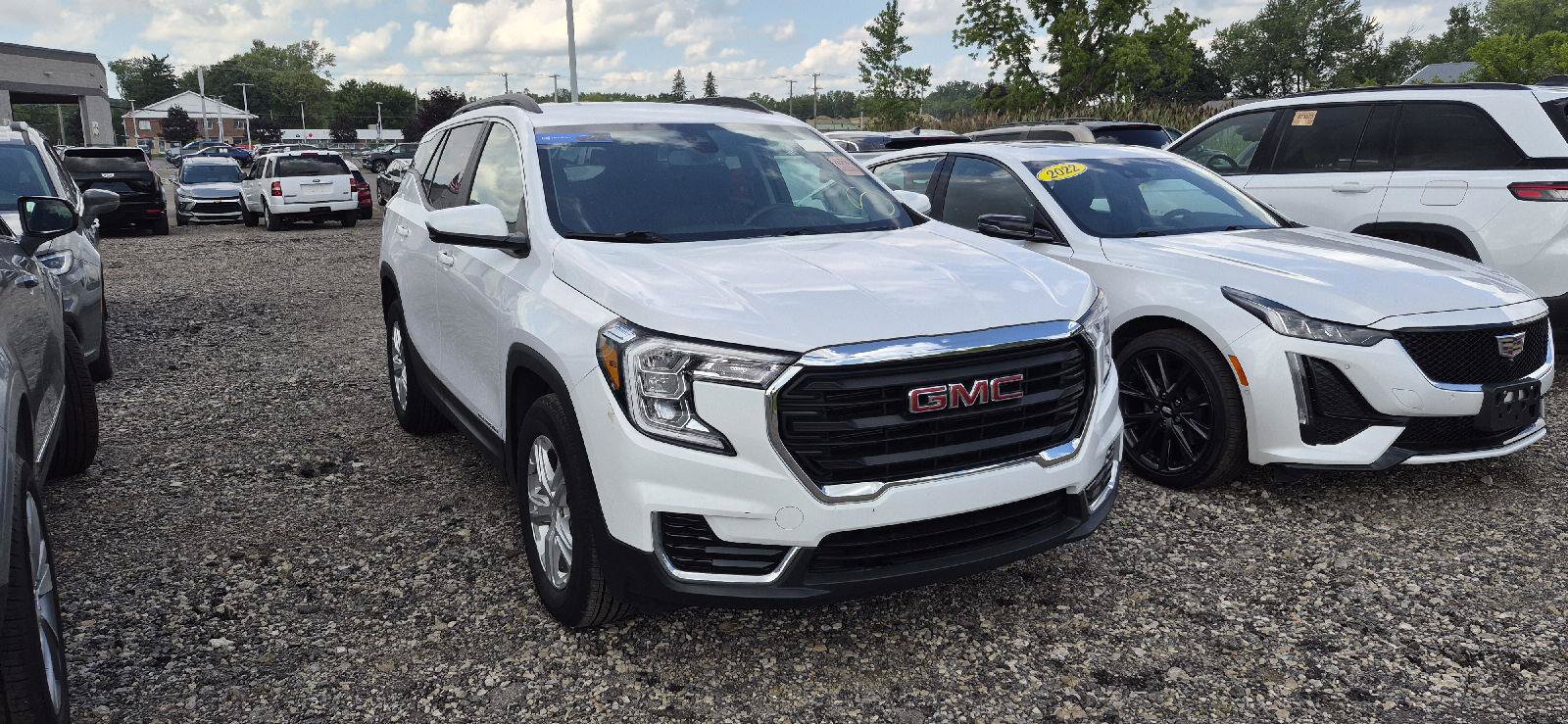 Used 2023 GMC Terrain SLE w/ Driver Convenience Package FWD image 1
