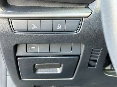 Used 2024 MAZDA MAZDA3 s image 33