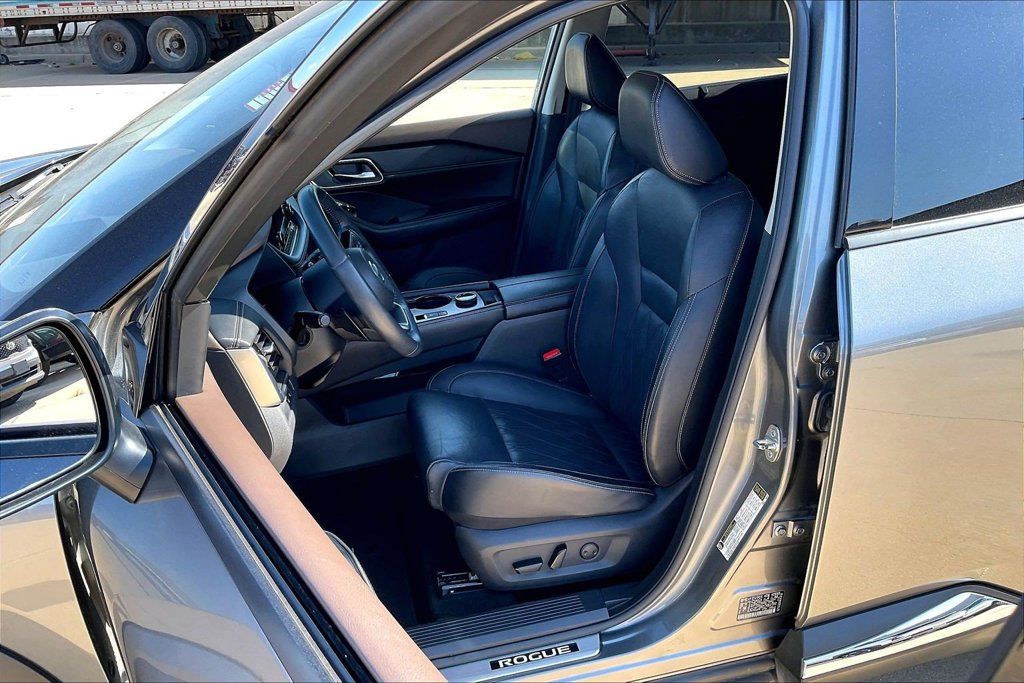 Used 2021 Nissan Rogue Platinum AWD/4WD image 25