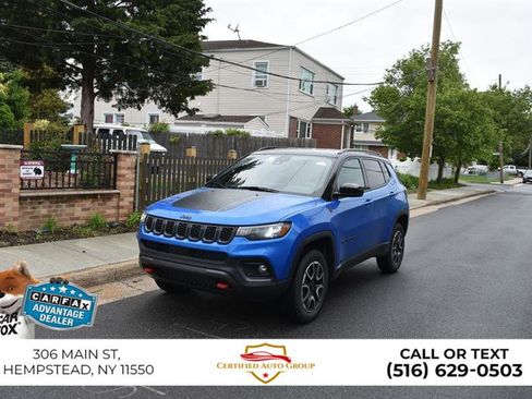 Used 2025 Jeep Compass Trailhawk AWD/4WD image 2