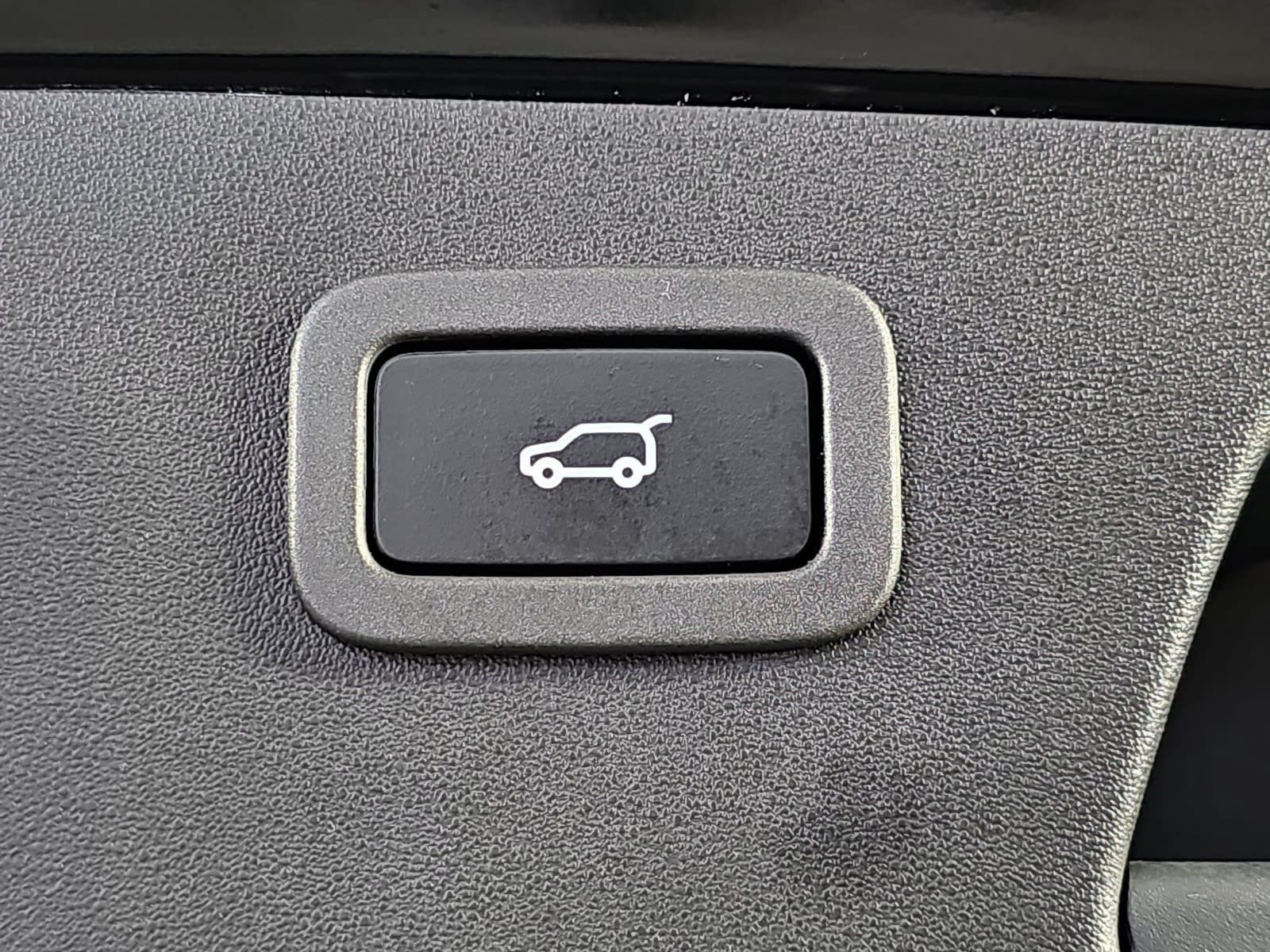 Used 2018 Jaguar E-PACE S AWD/4WD image 13