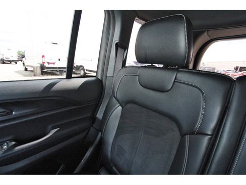 Used 2024 Jeep Grand Cherokee Altitude image 14