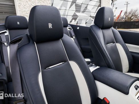 Used 2019 Rolls-Royce Dawn RWD image 37