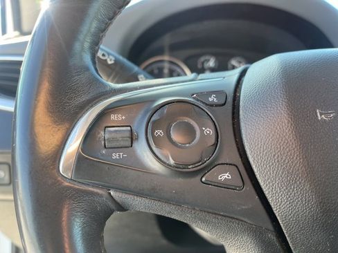 Used 2019 Buick Enclave Essence image 18