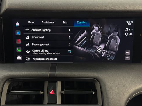 Used 2023 Porsche Taycan 4S w/ Premium Package image 29