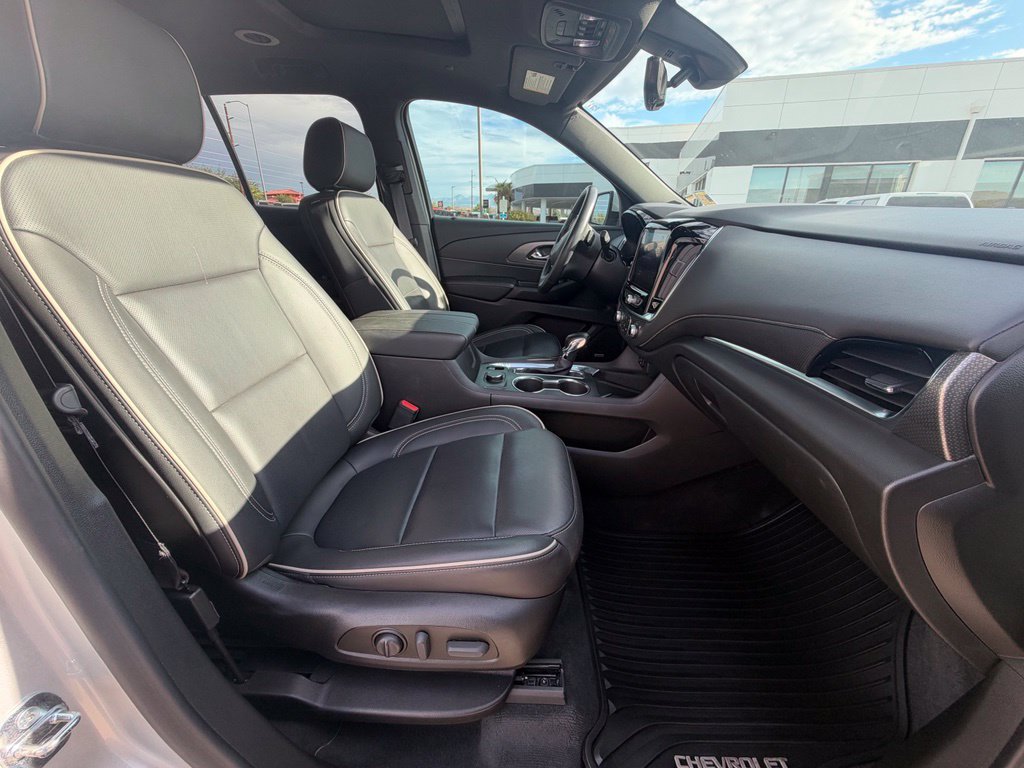 Used 2022 Chevrolet Traverse Premier FWD image 17