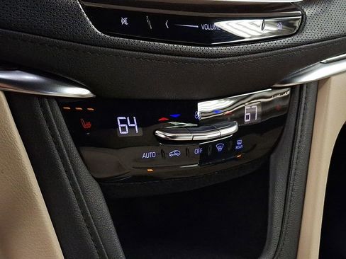 Used 2018 Cadillac XT5 AWD image 12
