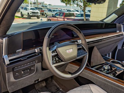 Used 2026 Cadillac Escalade Platinum Sport w/ LPO, ONYX Package image 17