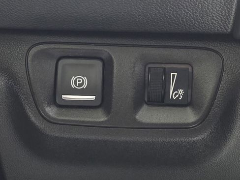 Used 2023 GMC Acadia SLT image 37