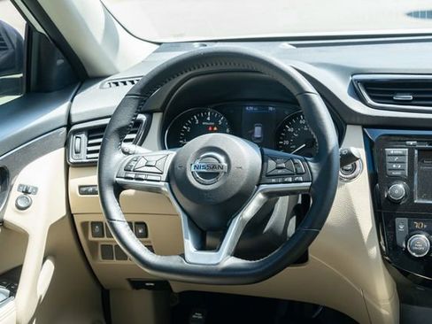 Used 2020 Nissan Rogue SV FWD image 32