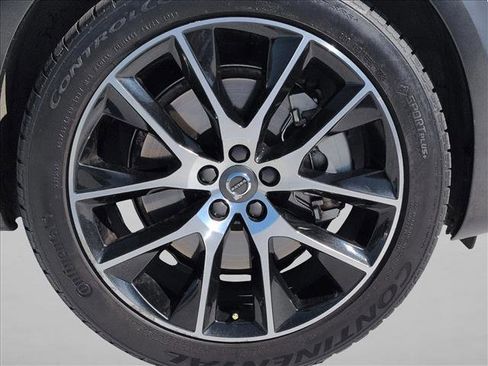 Used 2017 Volvo V90 T6 Cross Country image 16