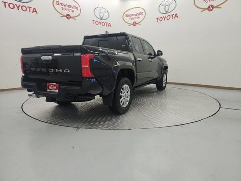 Used 2025 Toyota Tacoma Limited AWD/4WD image 8