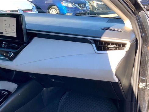 Used 2024 Toyota Corolla LE w/ LE Convenience Package image 18