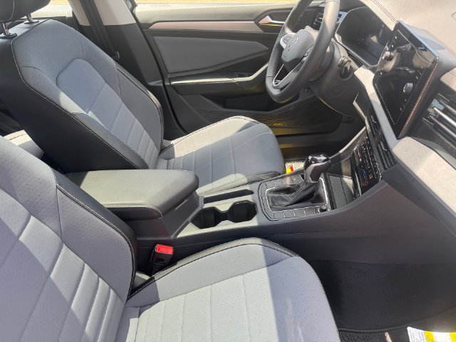 New 2026 Volkswagen Jetta SE FWD image 13
