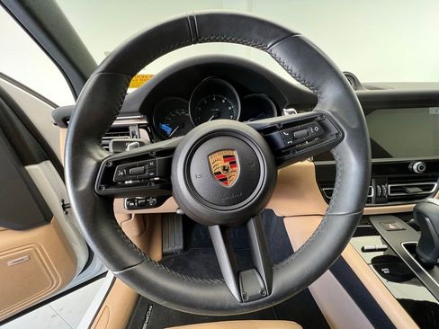 Certified 2023 Porsche Macan Turbo AWD/4WD image 7