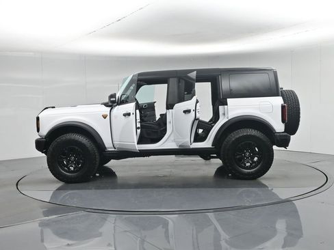 Used 2025 Ford Bronco Badlands image 36