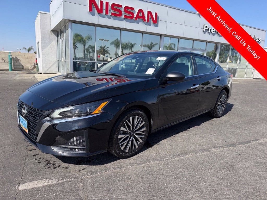 Used 2025 Nissan Altima 2.5 SV FWD image 1